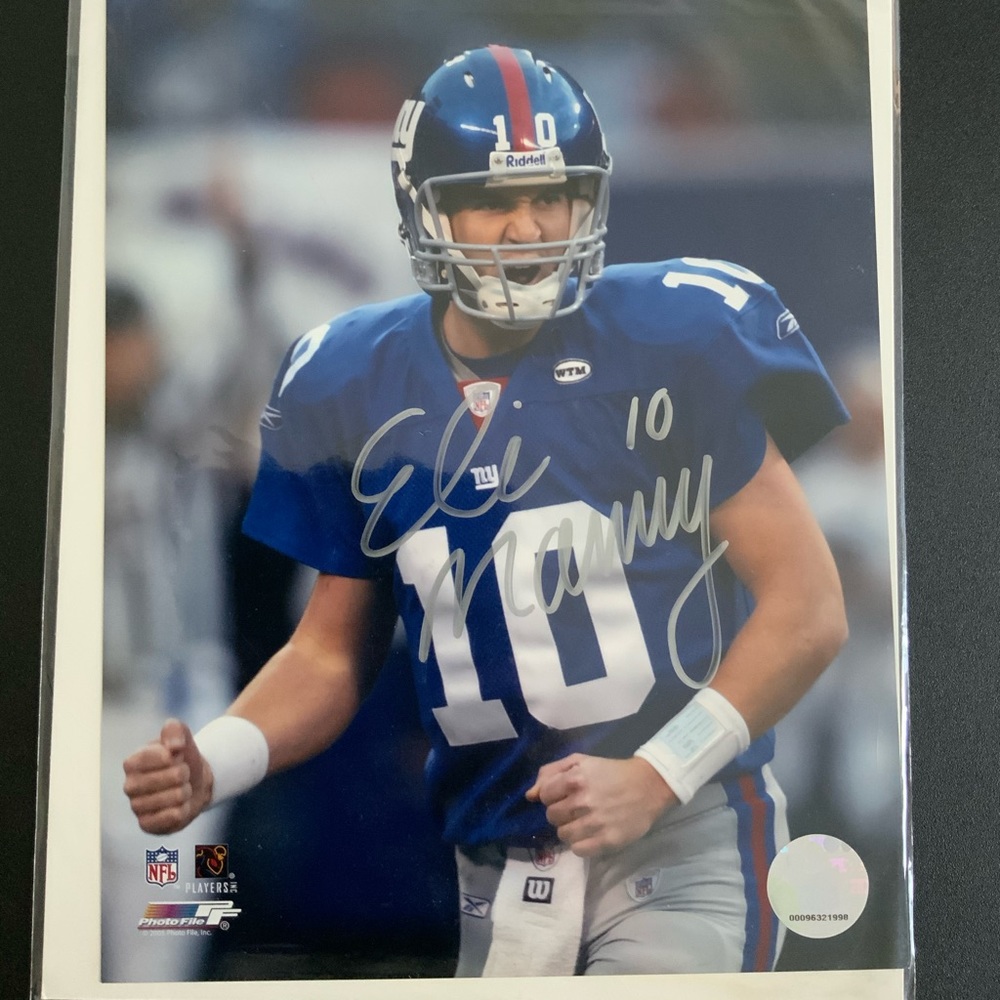 Eli Manning Autographed 8x10 W/COA